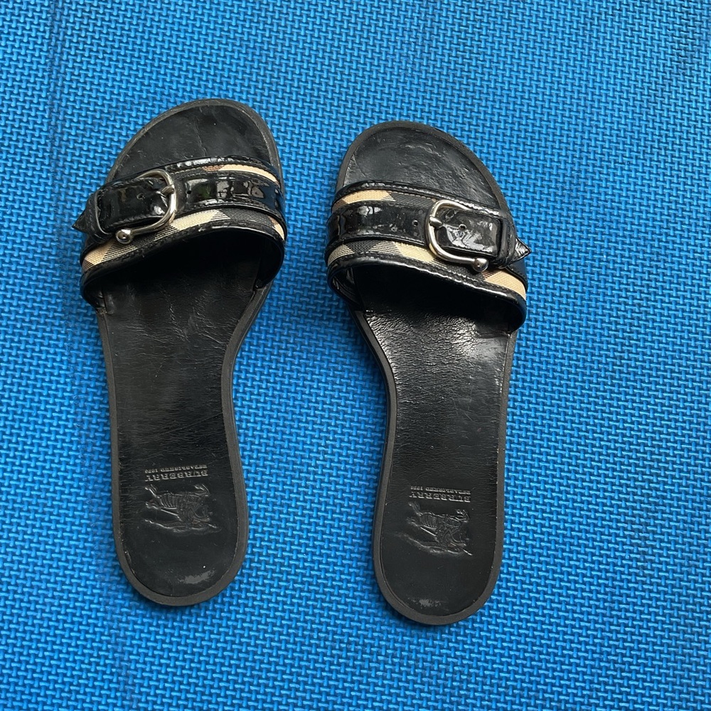 Burberry Black Slide Sandals with Buckle. 100% authentic